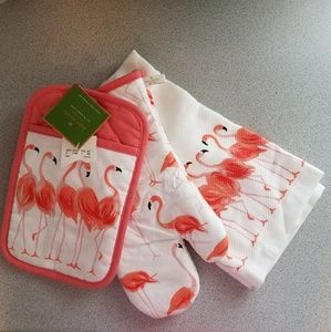 NWT Kate Spade Flamingo Oven Mitt Set
